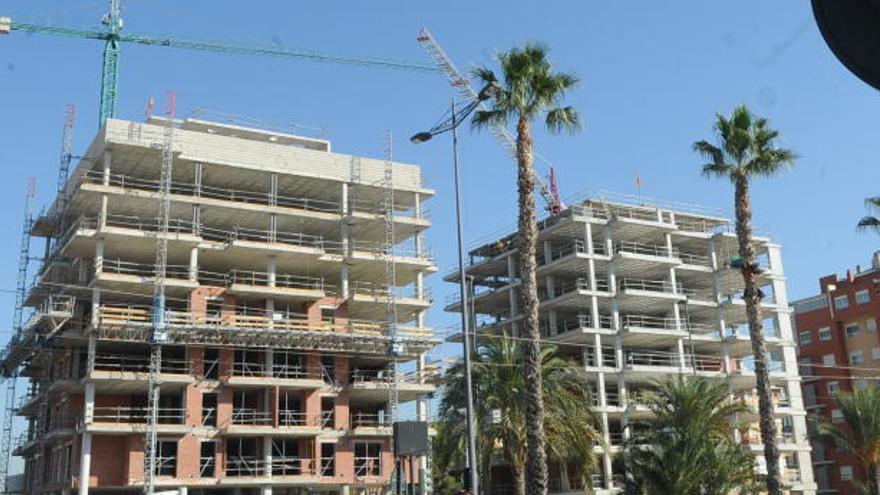 Edificios en construcción en la avenida Juan Carlos I de Murcia.