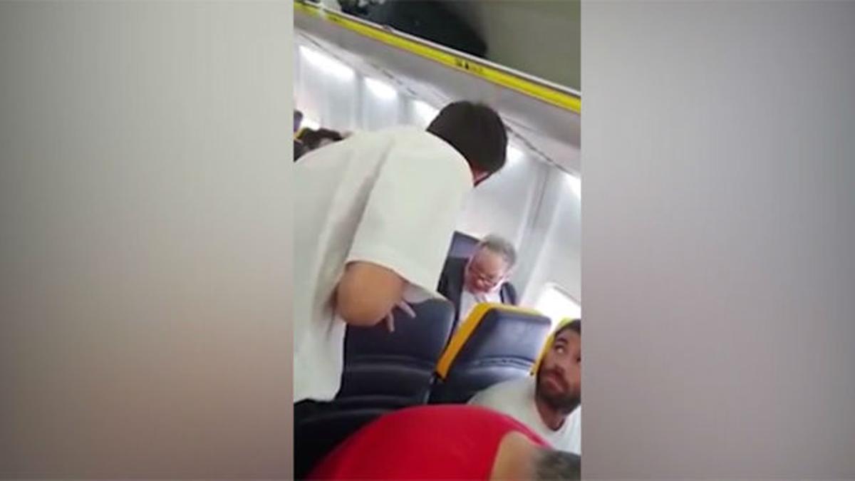 Lamentable gesto en Ryanair de un pasajero que se negaba a sentarse al lado de una mujer negra