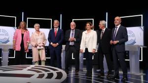 Los alcaldables de Barcelona en el debate de RTVE. De izquierda a derecha, Eva Parera (Valents), Anna Grau (Cs), Jaume Collboni (PSC), Ernest Maragall (ERC), Ada colau (BComú), Xavier Trias (Junts) y Daniel Sirera (PP)