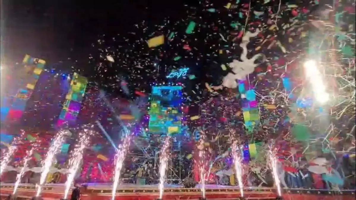 La inconfundible voz de Paco Mario abre el hotel carnavalero de Las Vegas: así fue el emotivo pregón