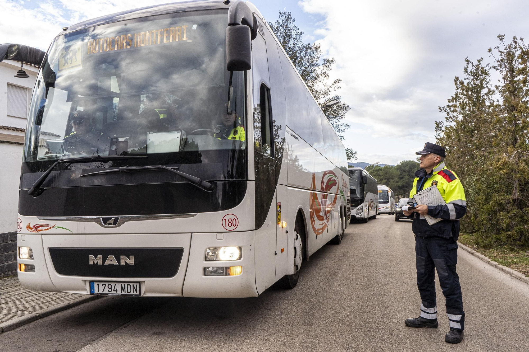 Un control del transport escolar dels Mossos, des de dins