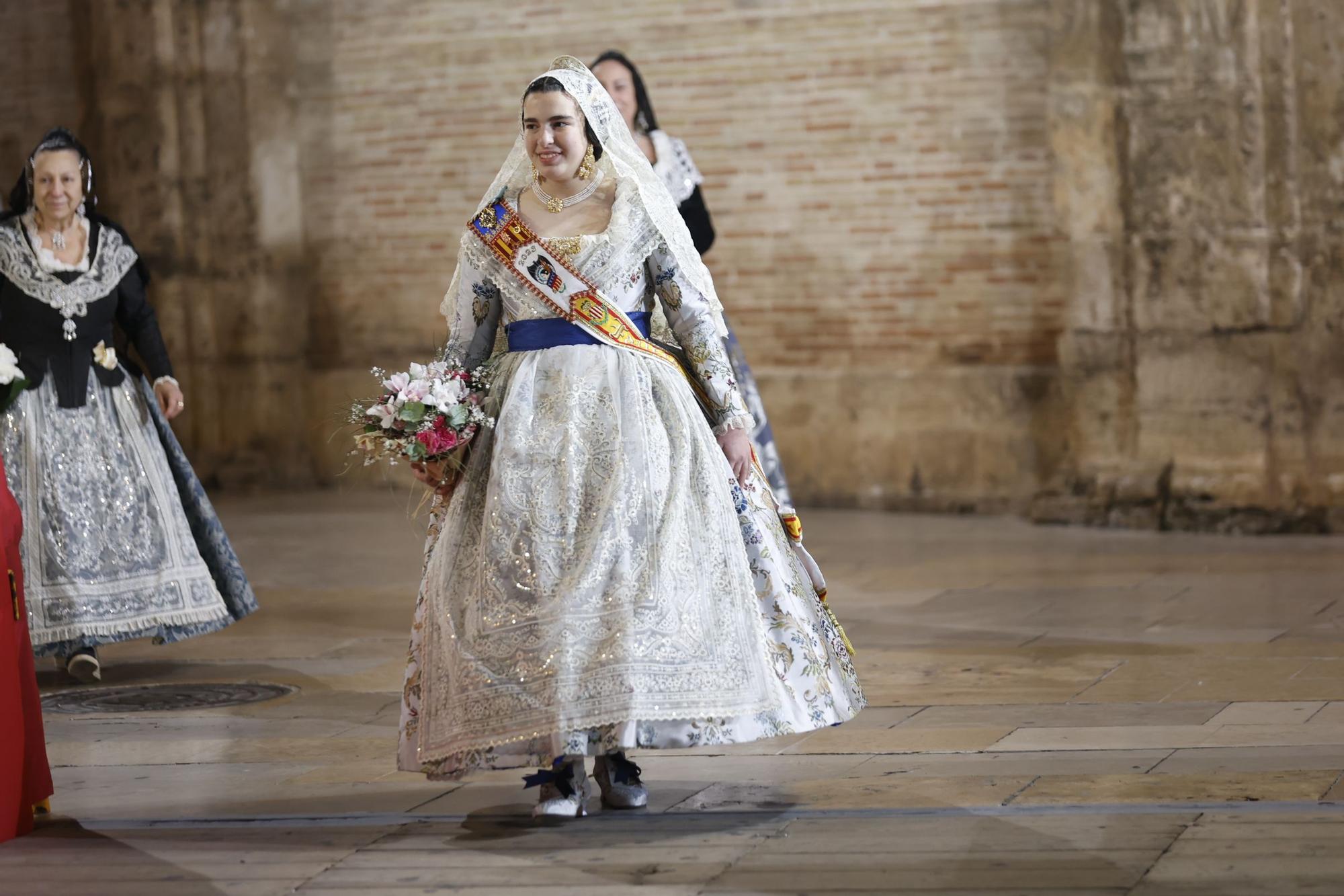 Ofrenda 2023 | Falleras Mayores e Infantiles de comisiones del 17 de Marzo (I)