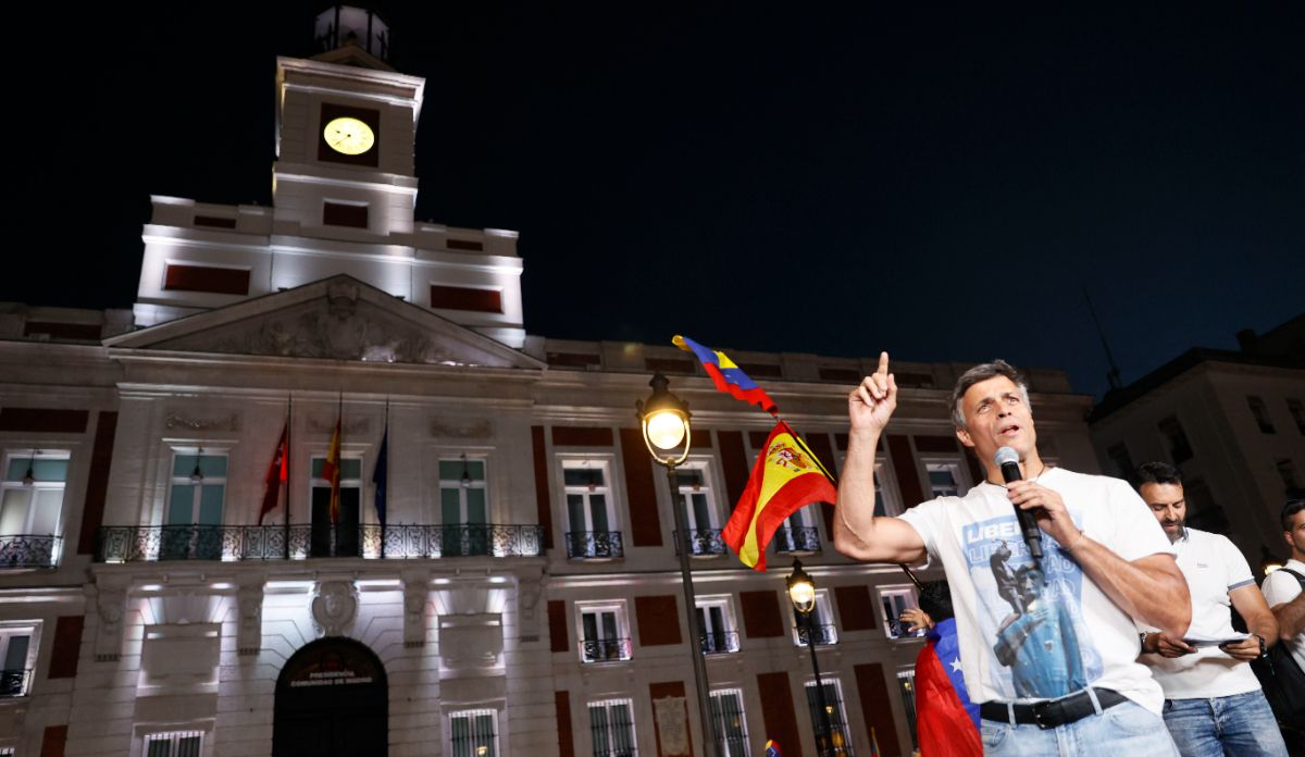 El l�der opositor venezolano Leopoldo L�pez interviene en la _Concentraci�n por la Verdad de Venezuela_ convocada a nivel Mundial, este s�bado en la Puerta del Sol, en Madrid. EFE_ Fernando Alvarado.jpg