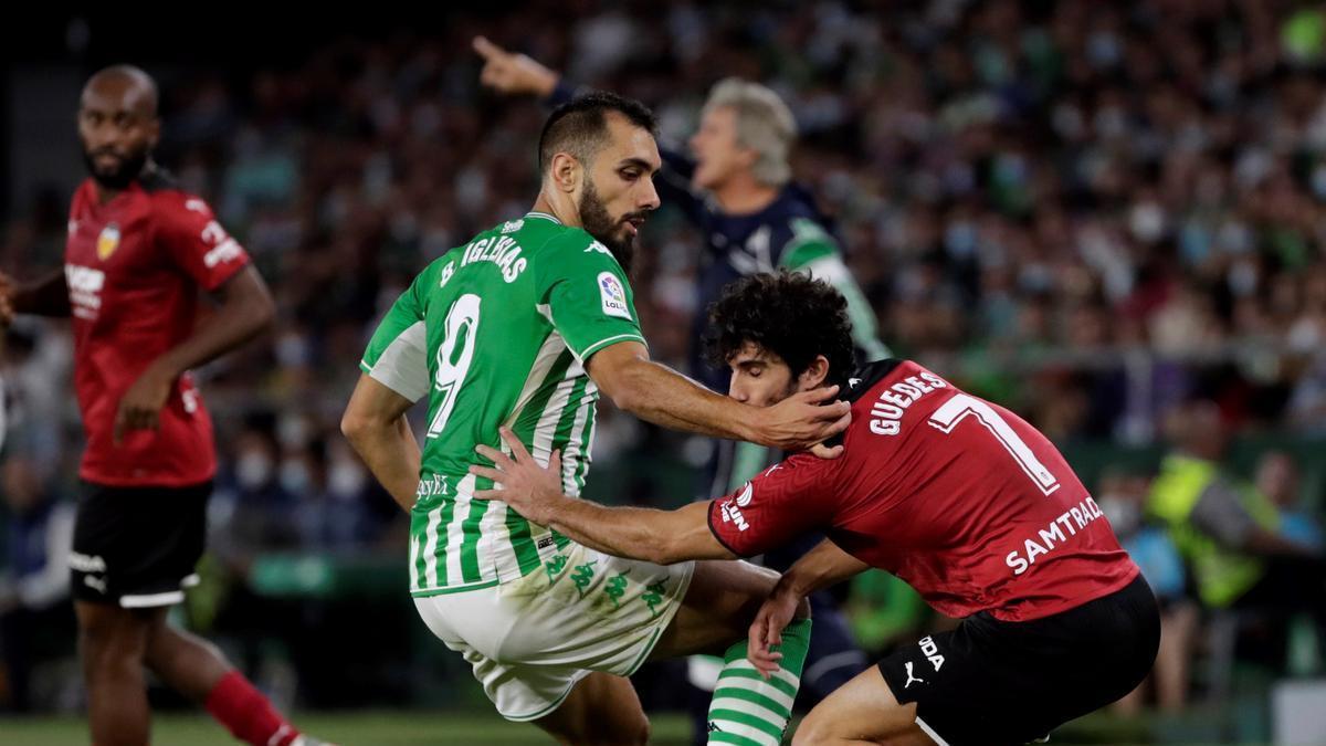 La imagen del Valencia CF en el Benito Villamarín dejó mucho que desear.