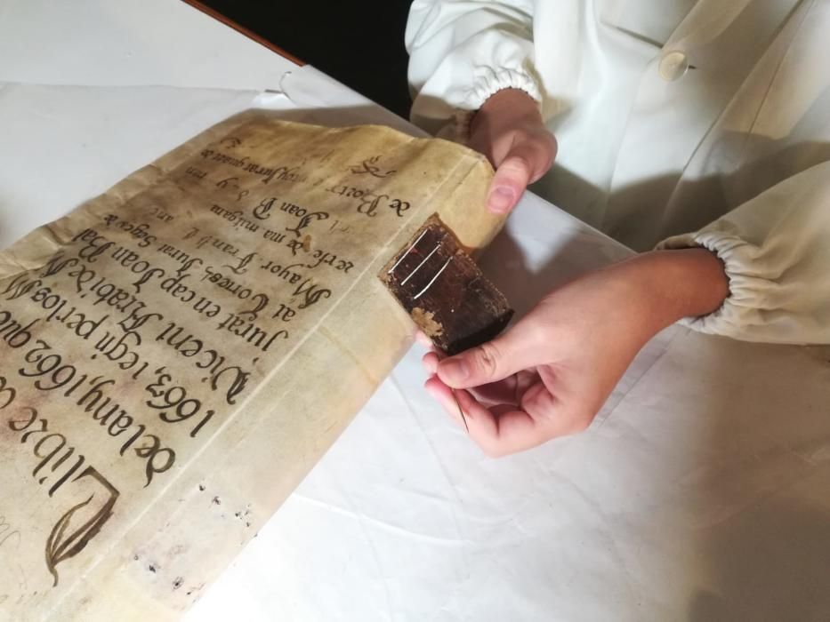 La institución insular aporta 5.000 euros a la restauración de los documentos del que fue el órgano de gobierno de las Pitiusas en la Edad Media