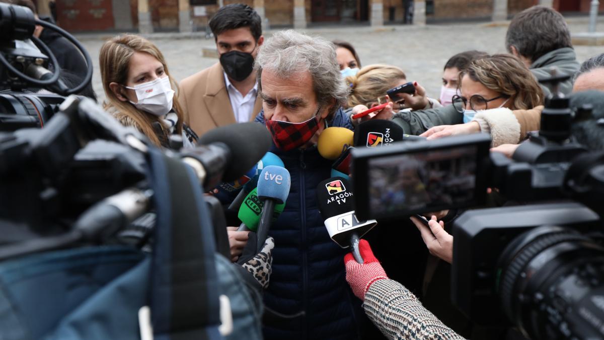 Fernando Simón en su anterior visita a Zaragoza cuando fue presentado un cabezudo en su honor en Las Fuentes