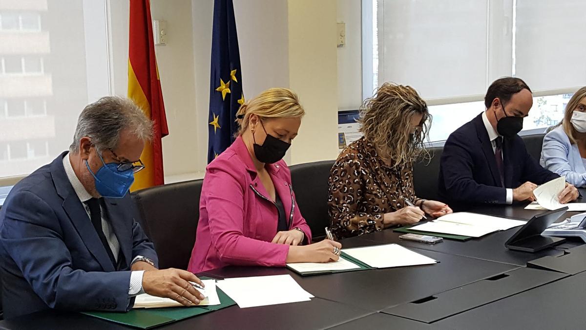 Firma del protocolo de actuación para el desarrollo de la autopista ferroviaria Zaragoza-Algeciras.