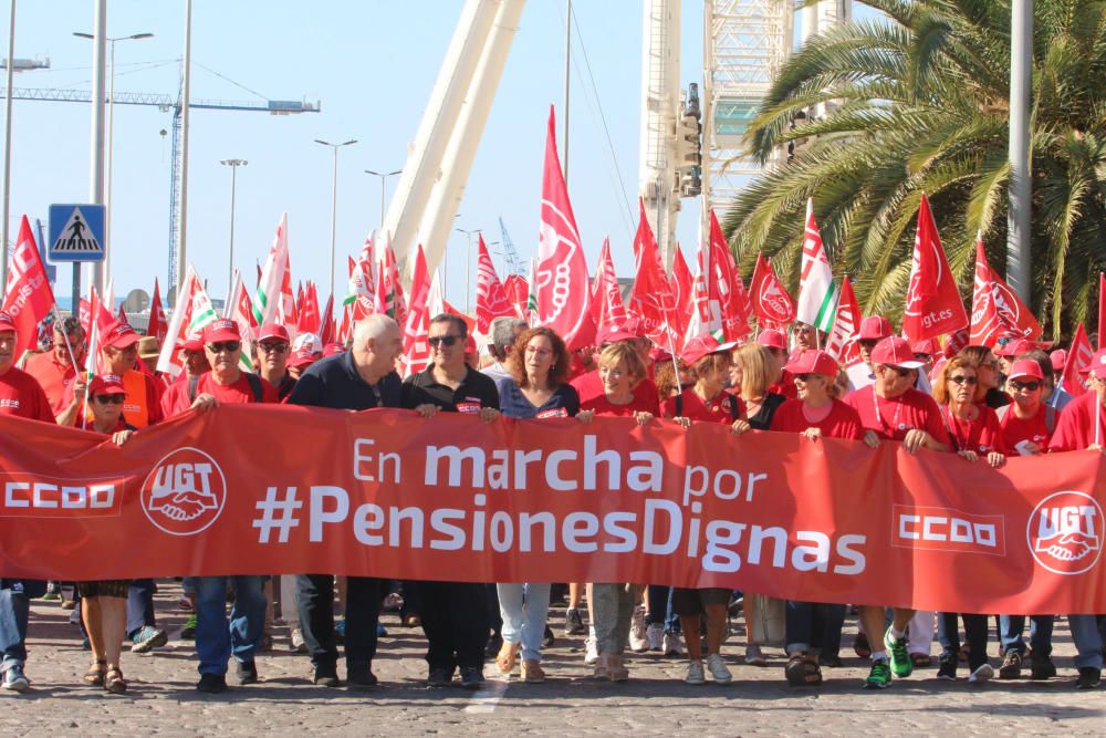 Casi mil personas participan en Málaga en la Marcha por las Pensiones