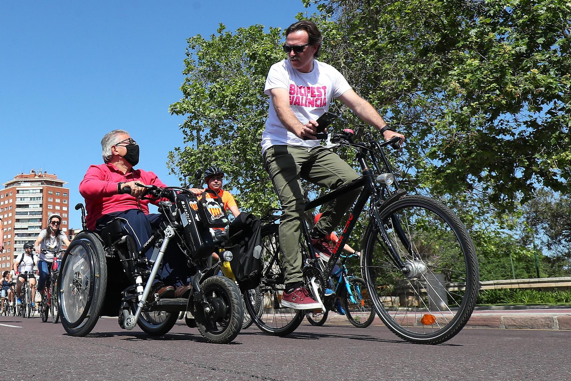 Búscate en la València Bike Parade