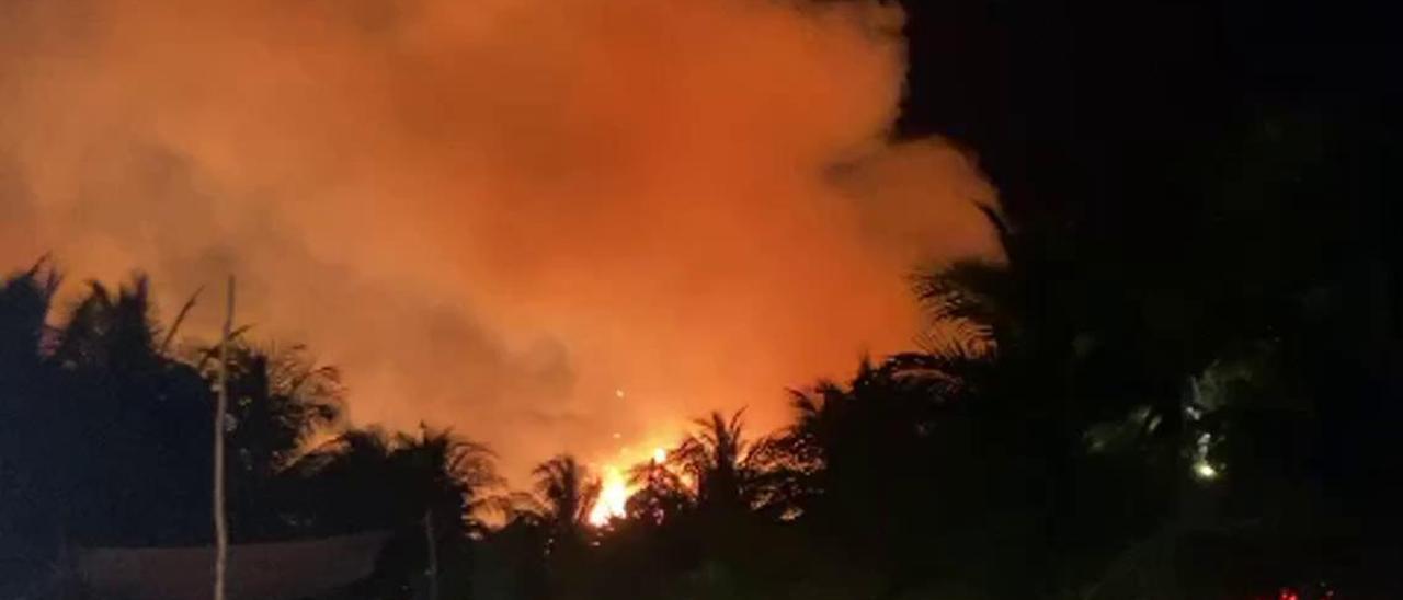 Un mallorquín es téstigo de un incendio en una isla mexicana sin bomberos