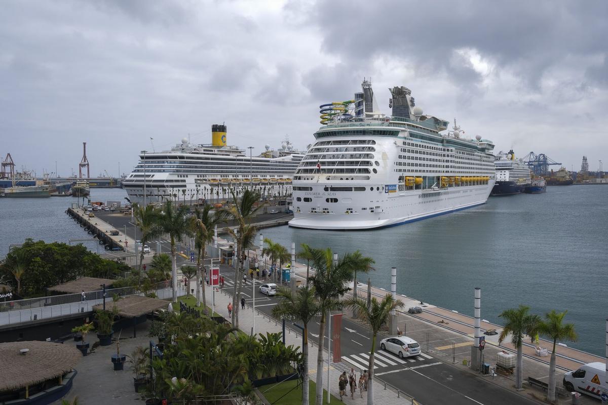Cruceros atracados en el Muelle Santa Catalina