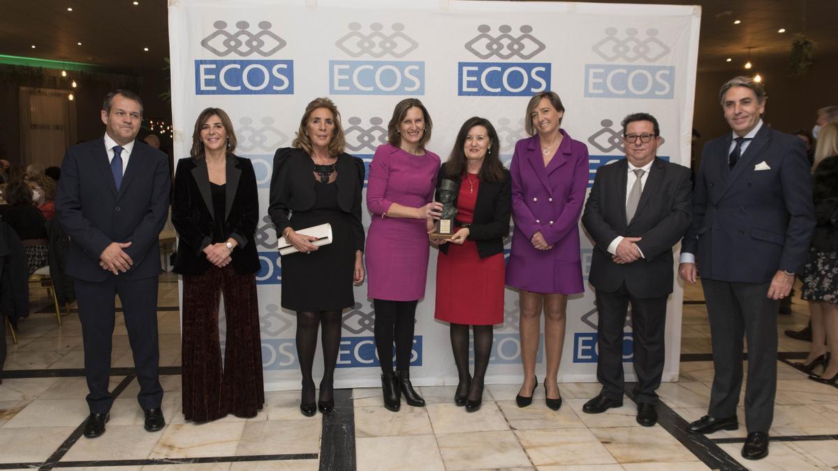 Ganadores del premio ECOS con los representantes de la federación, en la pasada edición de 2021.