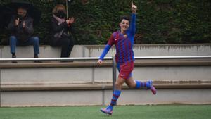 Guille Fernández celebra su gol con el Cadete B