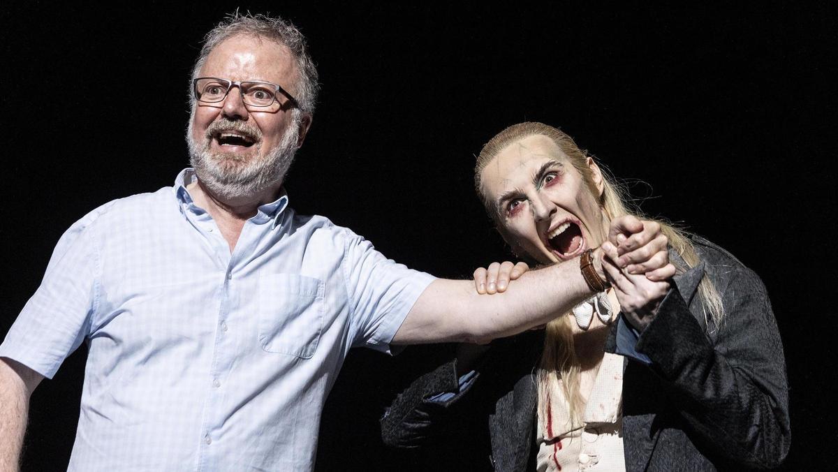 El director de ‘The Rocky Horror Picture Show’ Christopher Luscombe y el actor Kristian Lavercombe en el Teatre Coliseum.
