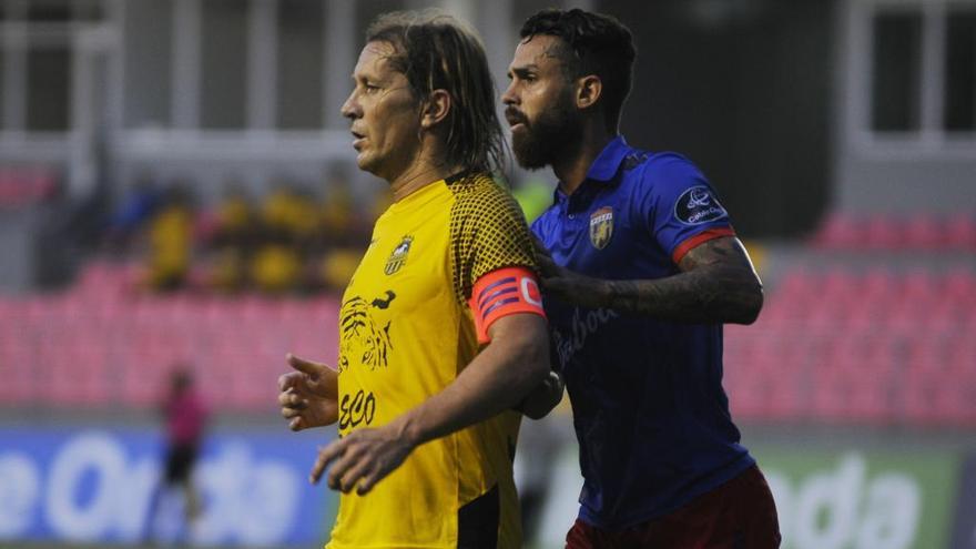 Michel Salgado con el CAI en Panamá. // EFE