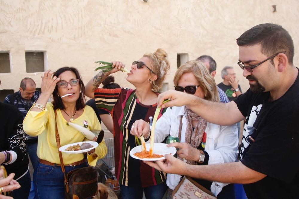 Catalanes y murcianos comparten almuerzo en las vías