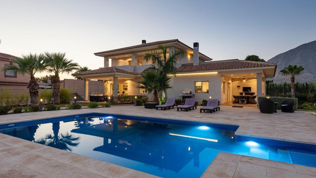 El chalet de lujo que se vende en El Rebolledo (Alicante)