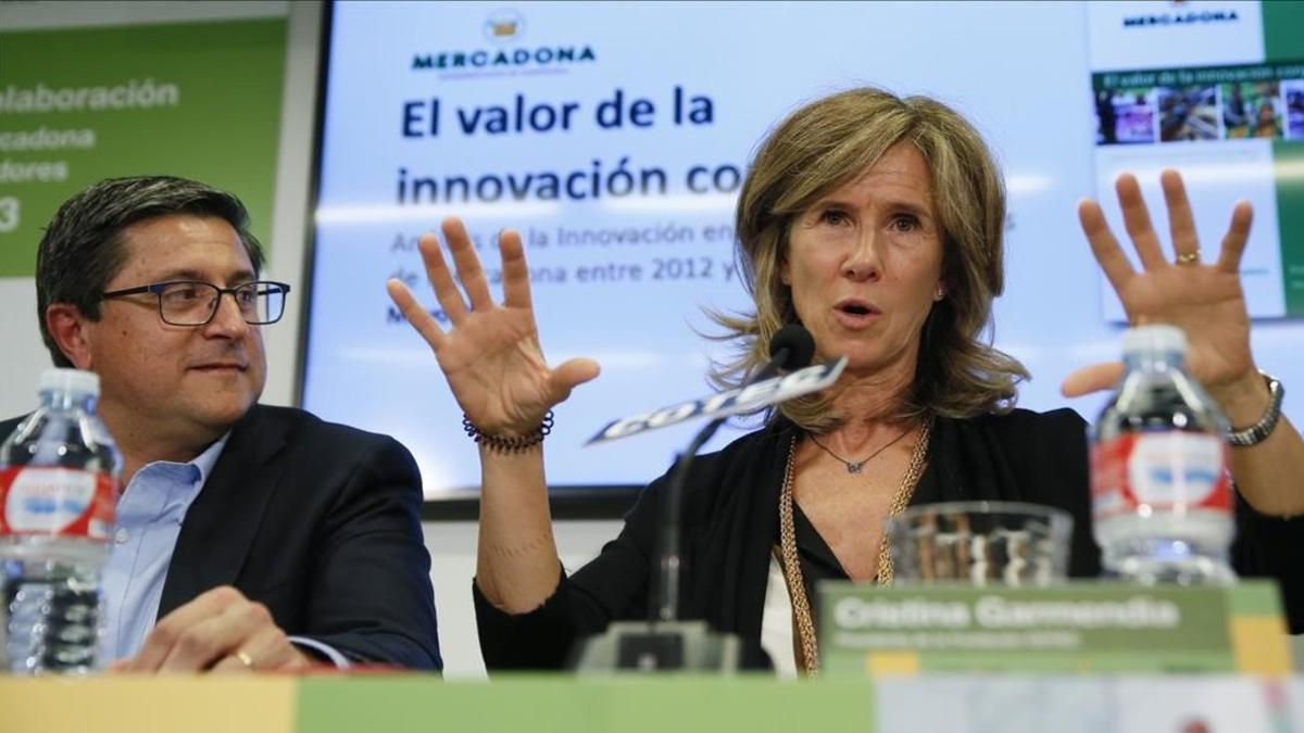 La presidenta de la Fundacion Cotec, Cristina Garmendia, y Juan Antonio German, director de Relaciones Externas de Mercadona.