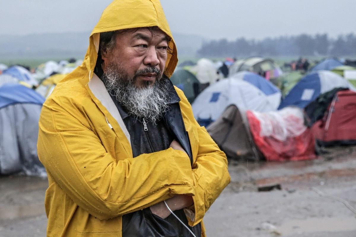 Ai Weiwei visita el camp de refugiats d'Idomeni