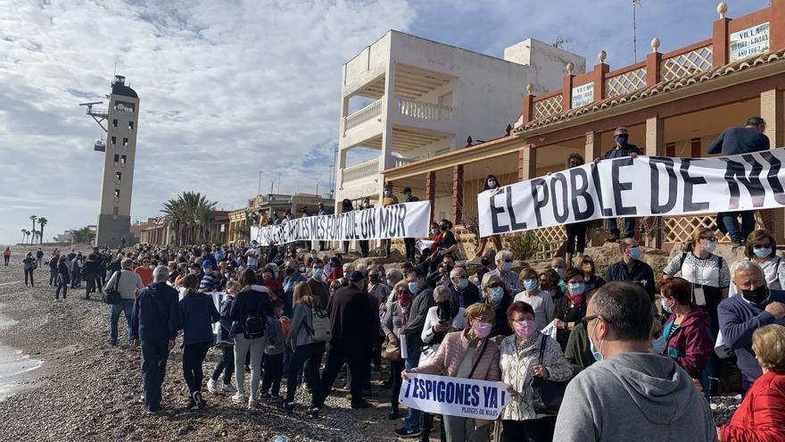 Platges de Nules apoya al alcalde ante la multa por el muro y alega el nuevo reglamento de Costas