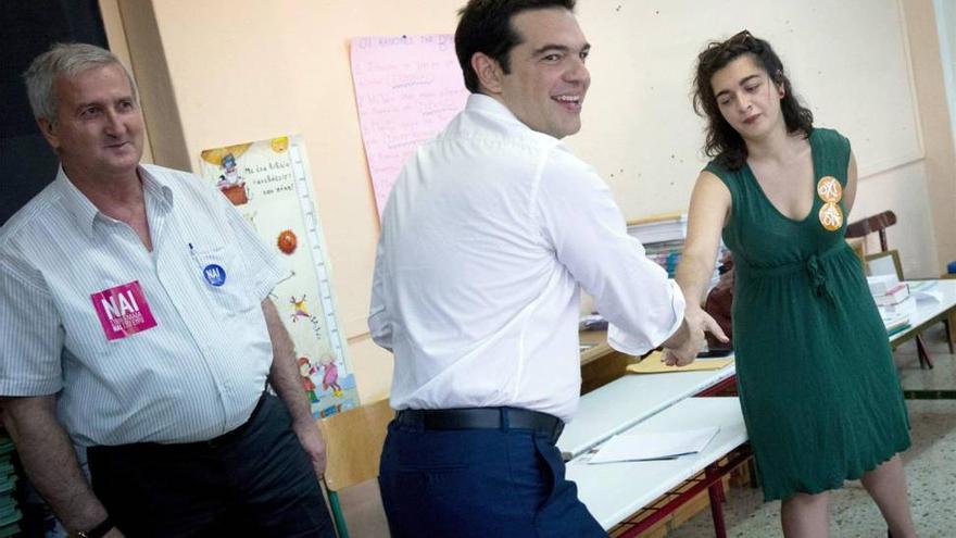Las primeras encuestas dan una ligera ventaja al &#039;no&#039; en el referéndum griego