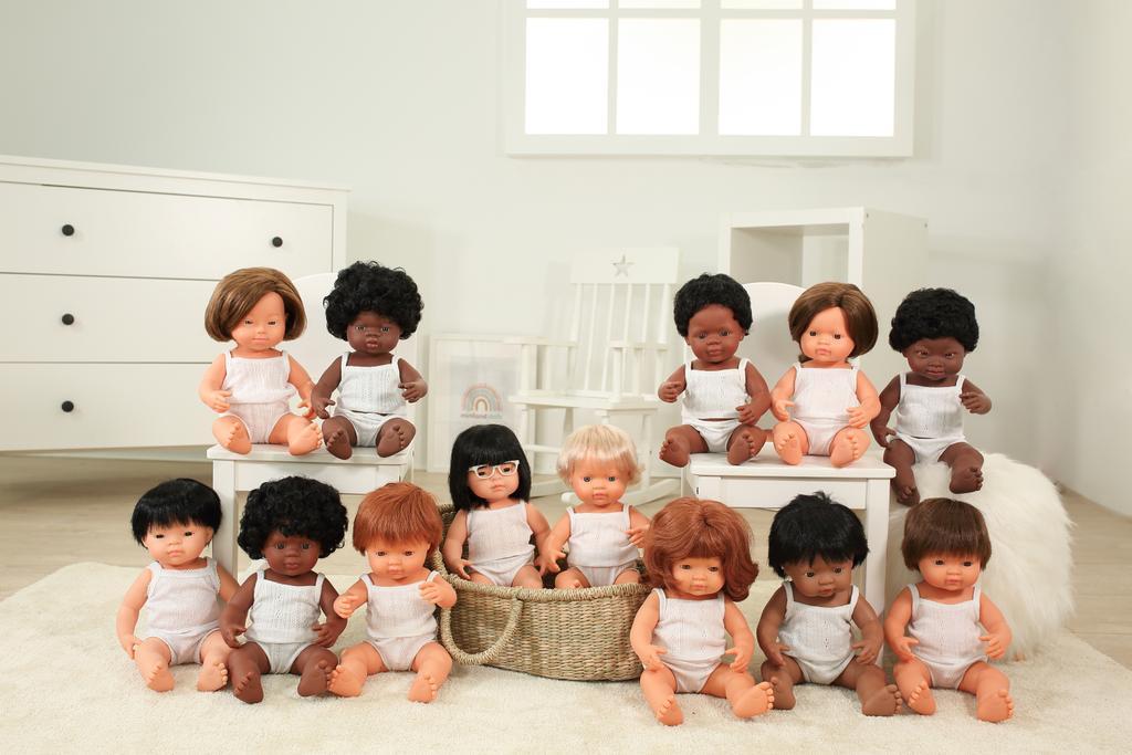 La patronal europea del juguete premia las muñecas multiétnicas y