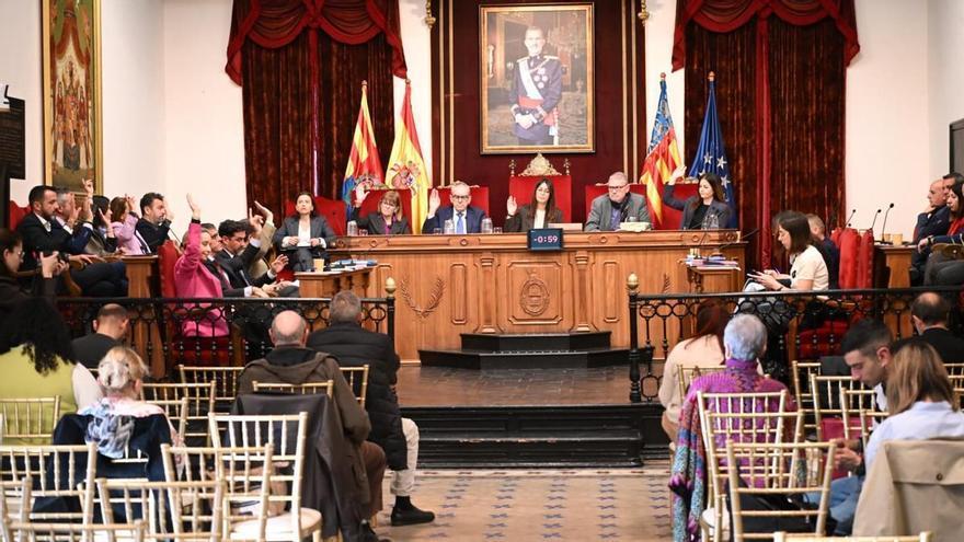 PP y Vox blindan la Cruz de los Caídos en Elche con el rechazo de la izquierda: de los discursos guerracivilistas a su “valor” religioso