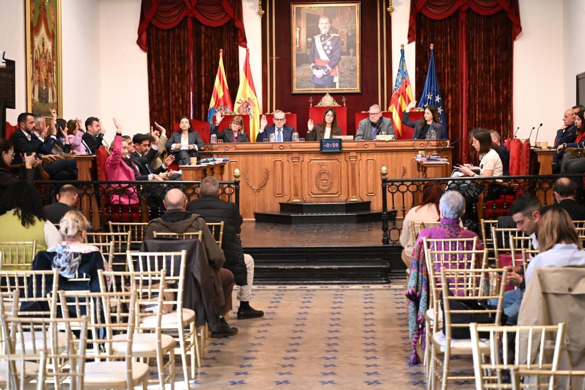 El pleno celebrado este lunes en Ayuntamiento de Elche.