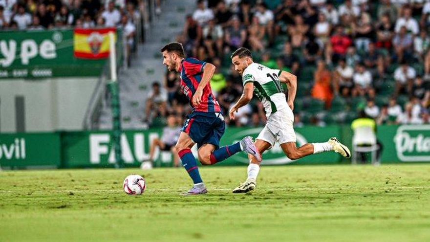 El Huesca multiplica las dudas del Elche