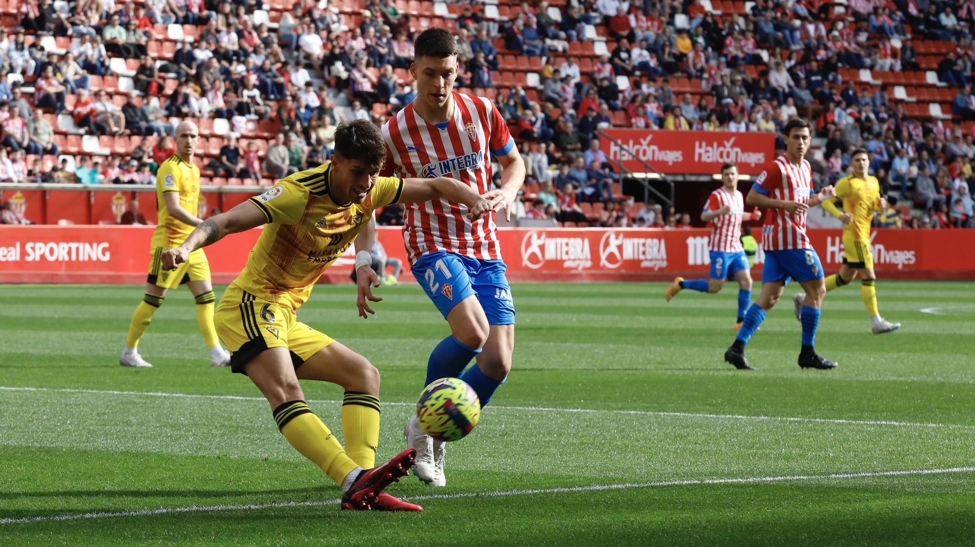 En imágenes: Así fue el partido entre Sporting y Mirandés en El Molinón