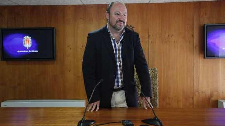 Luis Castillo, en su última rueda de prensa en el Ayuntamiento.