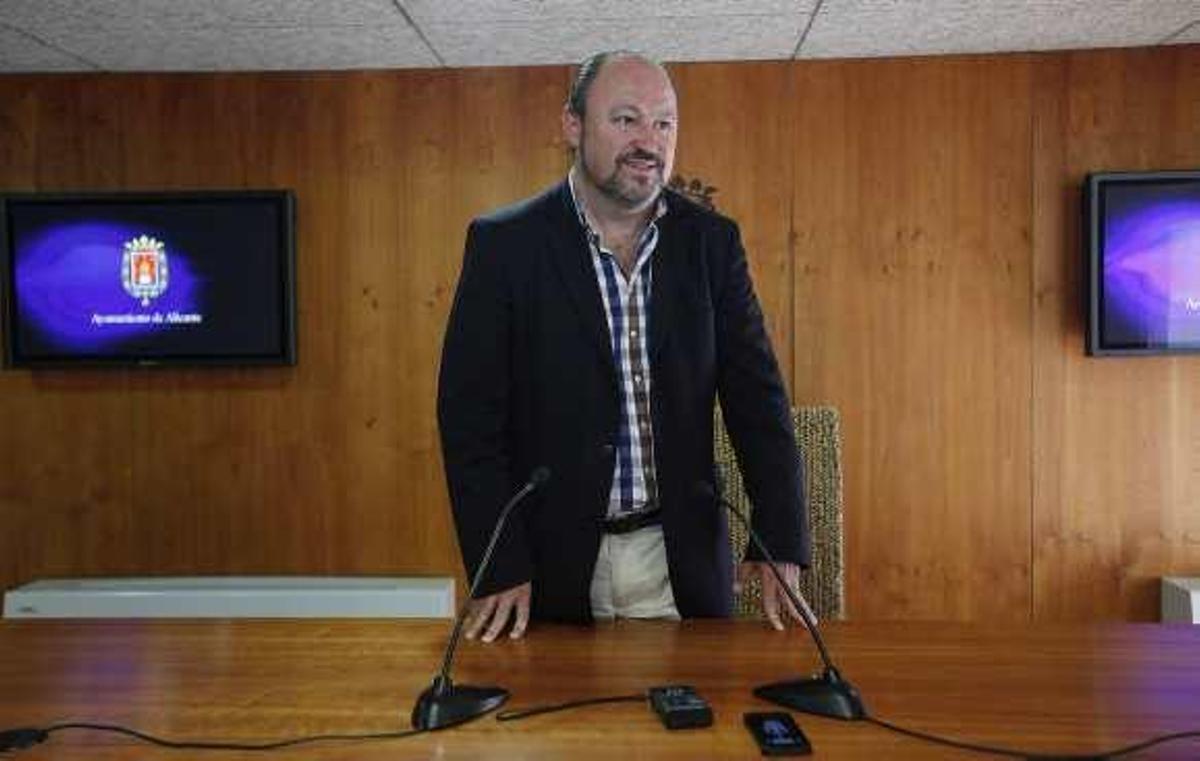 Luis Castillo, en su última rueda de prensa en el Ayuntamiento.