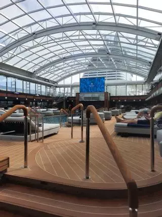Así se verá el eclipse dentro de uno de los cruceros de superlujo que están atracados en A Coruña