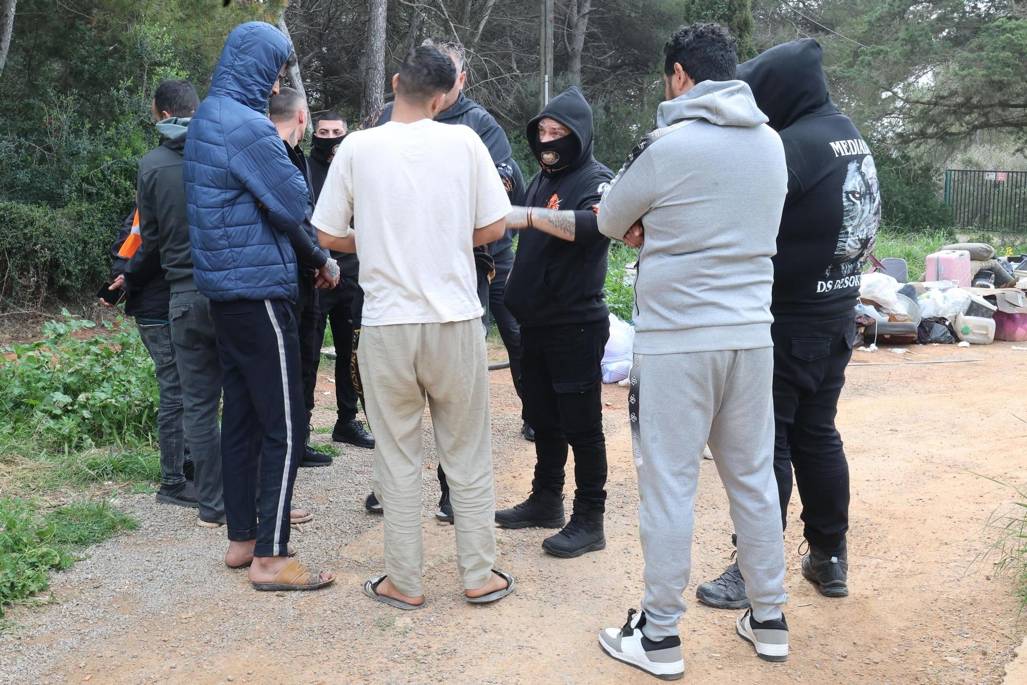 Desalojan a una treintena de personas de un complejo turístico abandonado en Ibiza