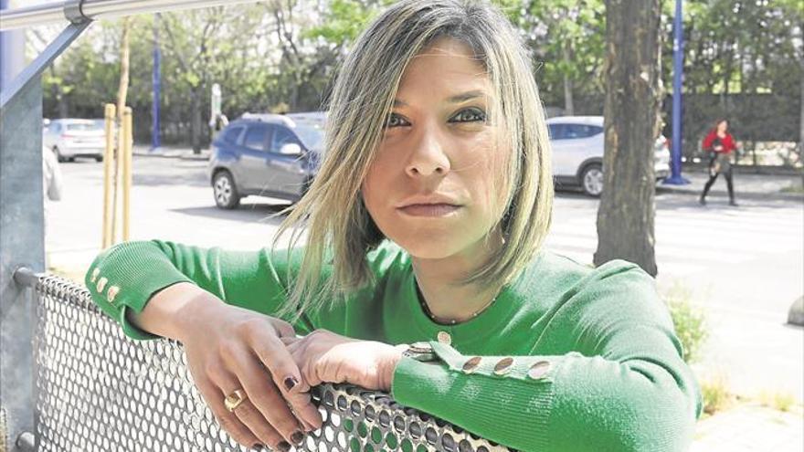 Karina Sainz Borgo: «Llevo la culpa y el peso del superviviente en el pasaporte»