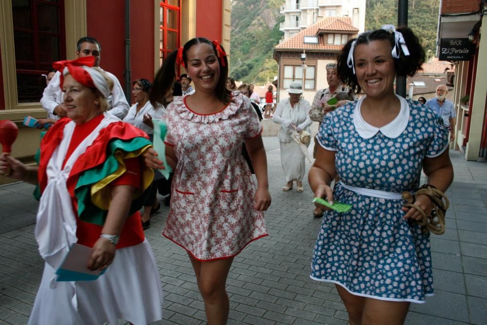 Llegada a Candás de los participantes en la semana de teatro costumbrista