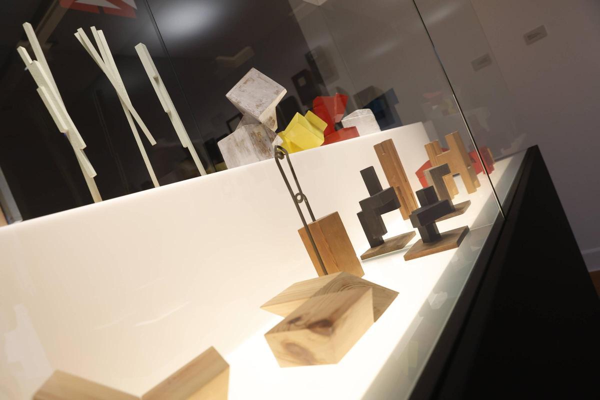 La Casa Natal de Jovellanos inaugura una exposición de homenaje al escultor Amador Rodríguez (en imágenes)