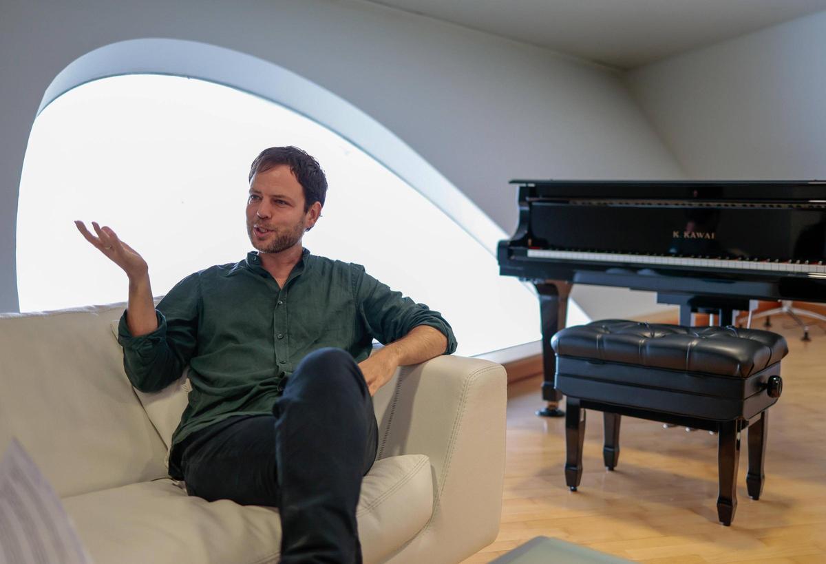 Valencia VLC entrevista al compositor valenciano Francisco Coll autor de la adaptación del Tonto del Pueblo que se representa en Les Arts