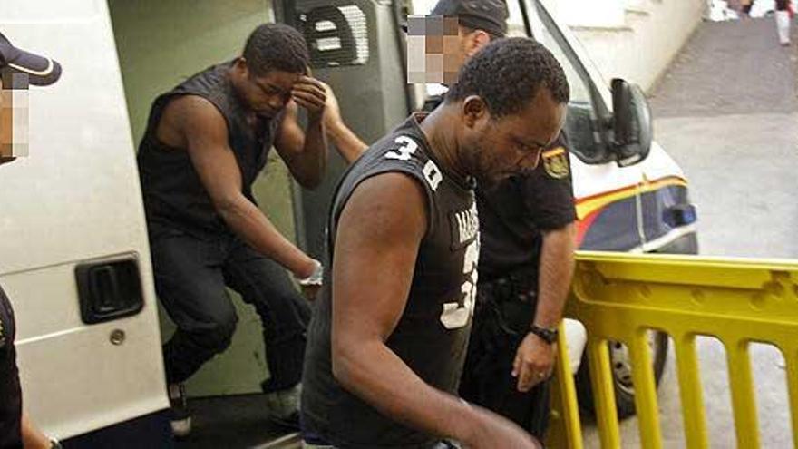 En libertad con cargos los cinco nigerianos detenidos ayer en Son Gotleu
