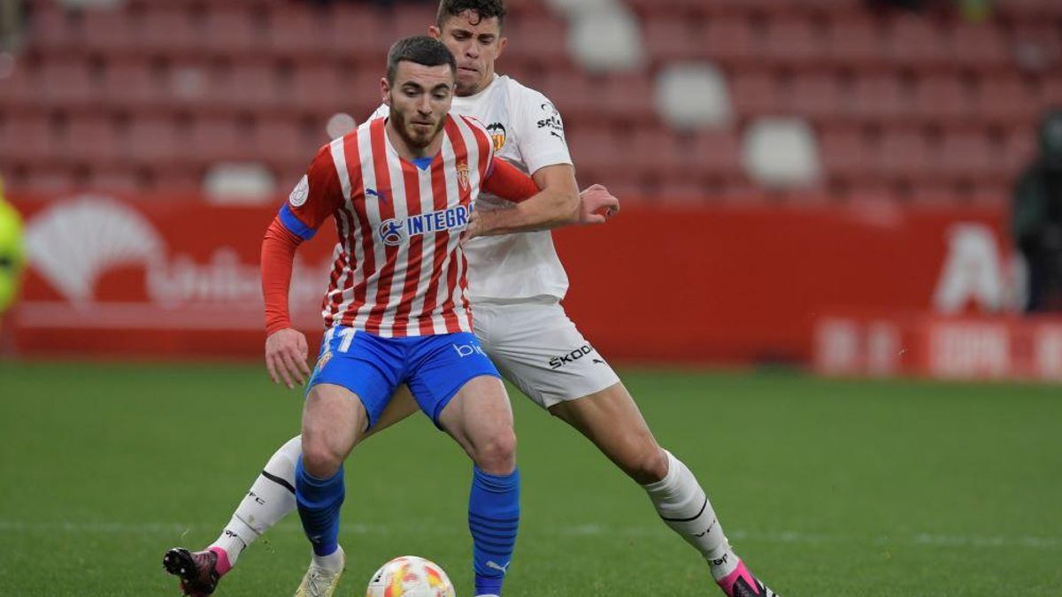 Campuzano, en un partido de Copa con el Sporting ante el Valencia.