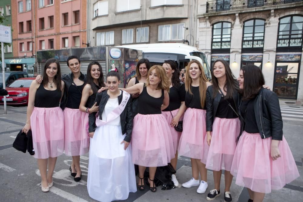 Despedidas de soltero en las calles de Gijón.