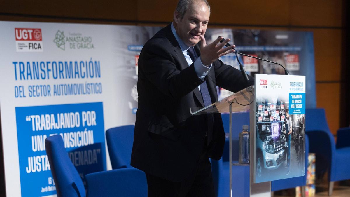 El ministro de Industria, Jordi Hereu, clausura la jornada de UGT sobre el futuro del automóvil.