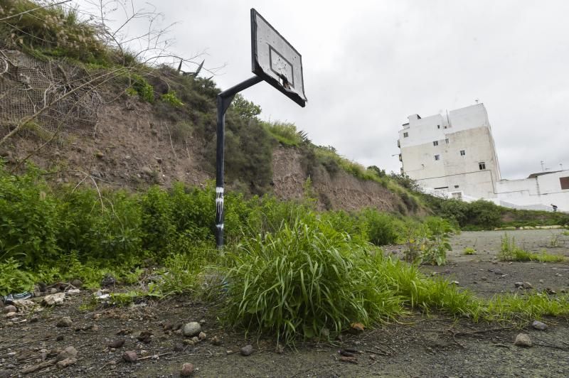 Cancha deportiva en estado de abandono, en Santa Brígida