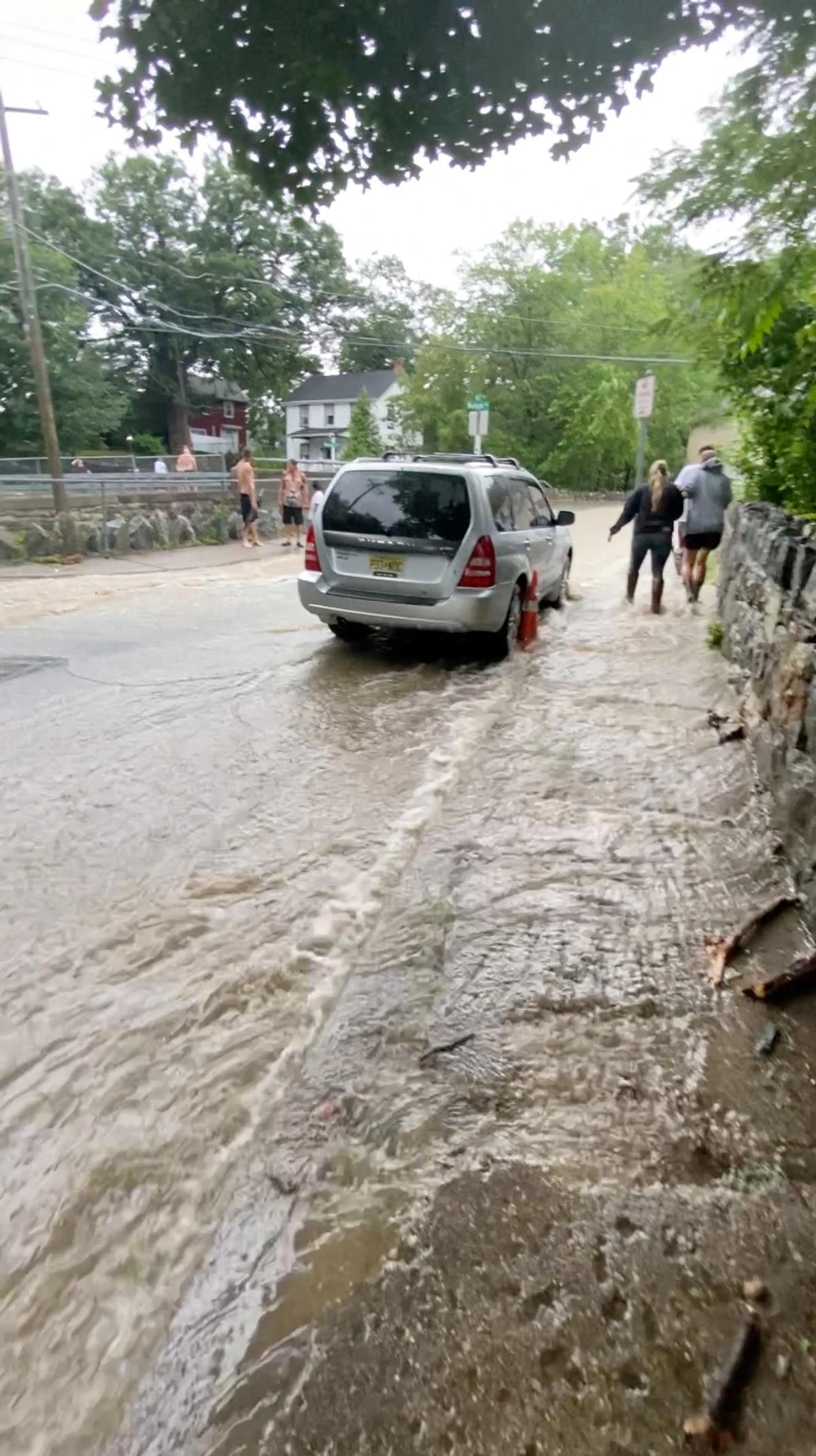 Inundaciones repentinas por fuertes lluvias en el estado de Nueva York.