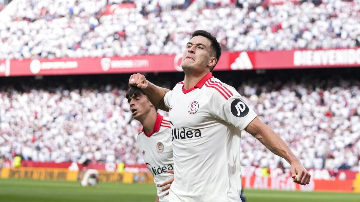 Andrés Castrín celebra su gol con el Sevilla al Espanyol en el partido de Liga disputado en el Ramón Sánchez-Pizjuán