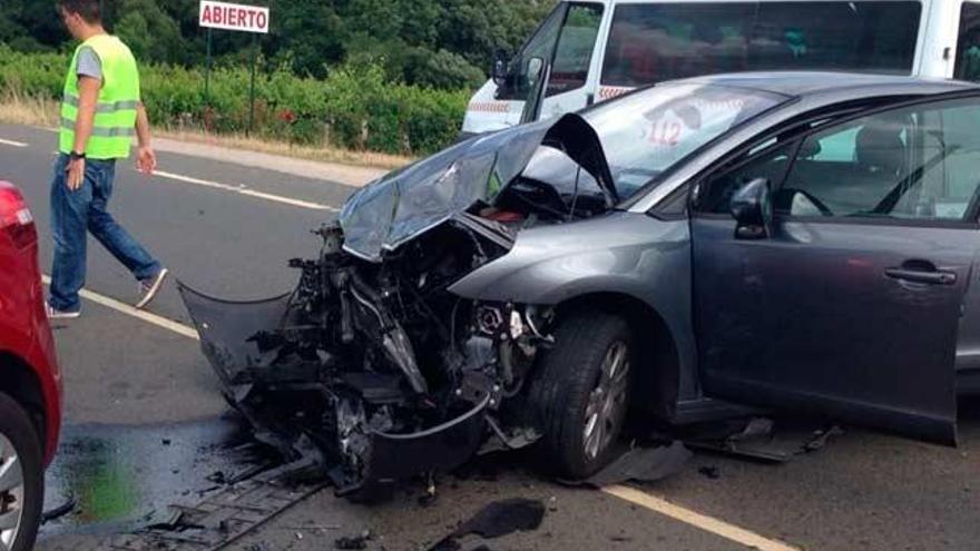 Dos heridos en un accidente de tráfico en Tomiño