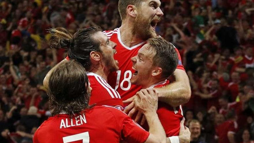 Los galeses celebran su tercer gol a Bélgica. // Reuters