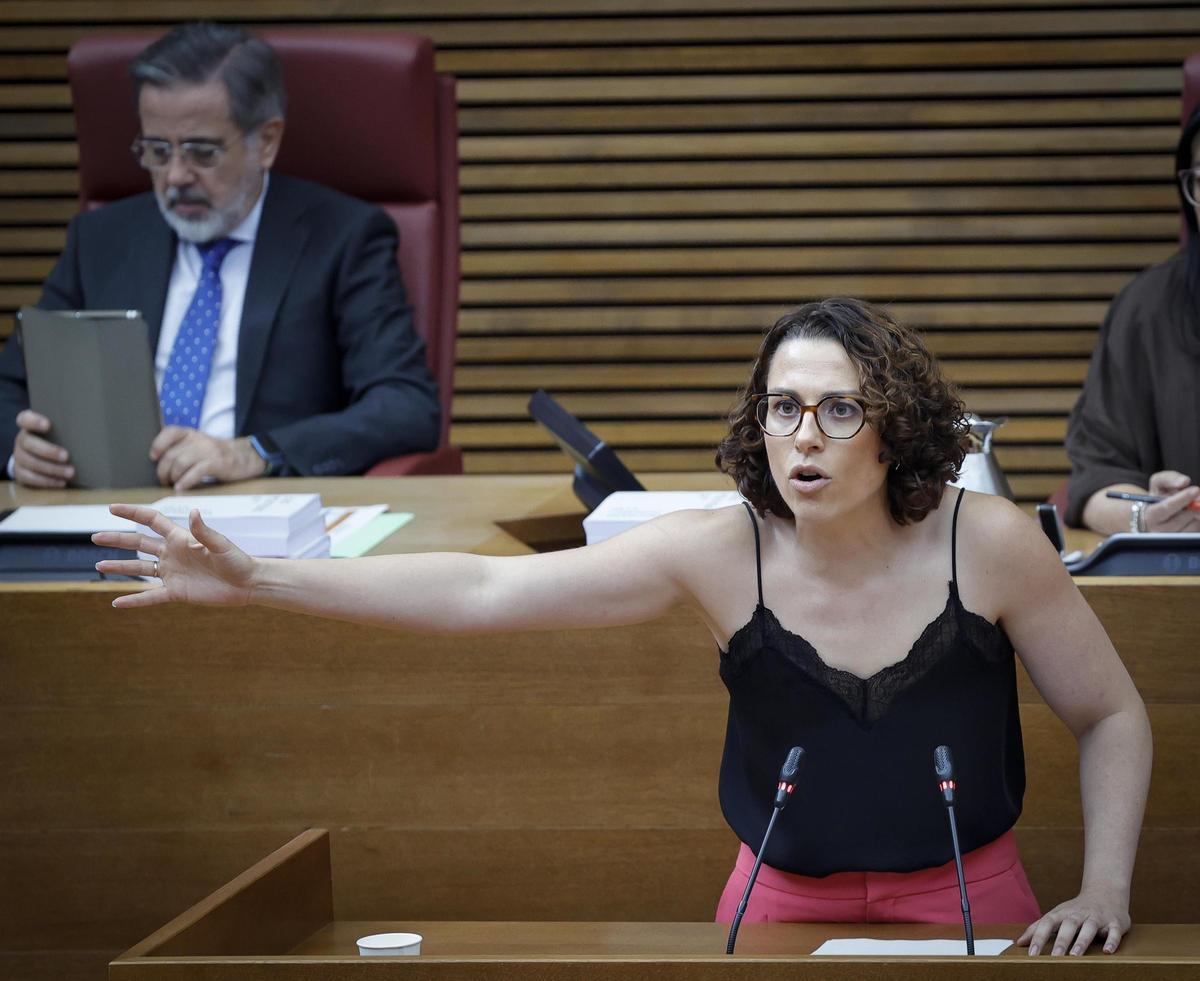 La síndica adjunta de Compromís, Aitana Mas, en las Corts, este miércoles.