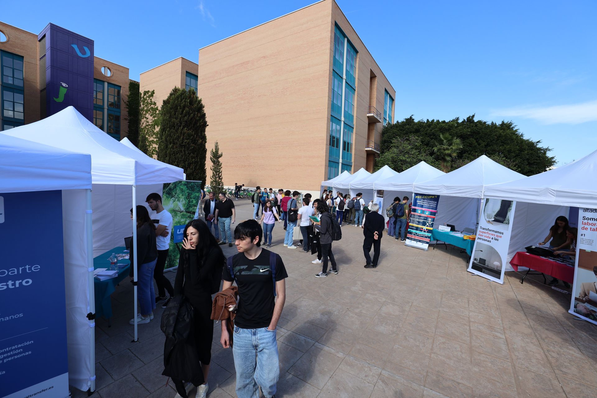 Más de mil universitarios aspiran a un empleo en la industria 5.0 de Castellón. Así ha sido la Feria de Empresas de la UJI.