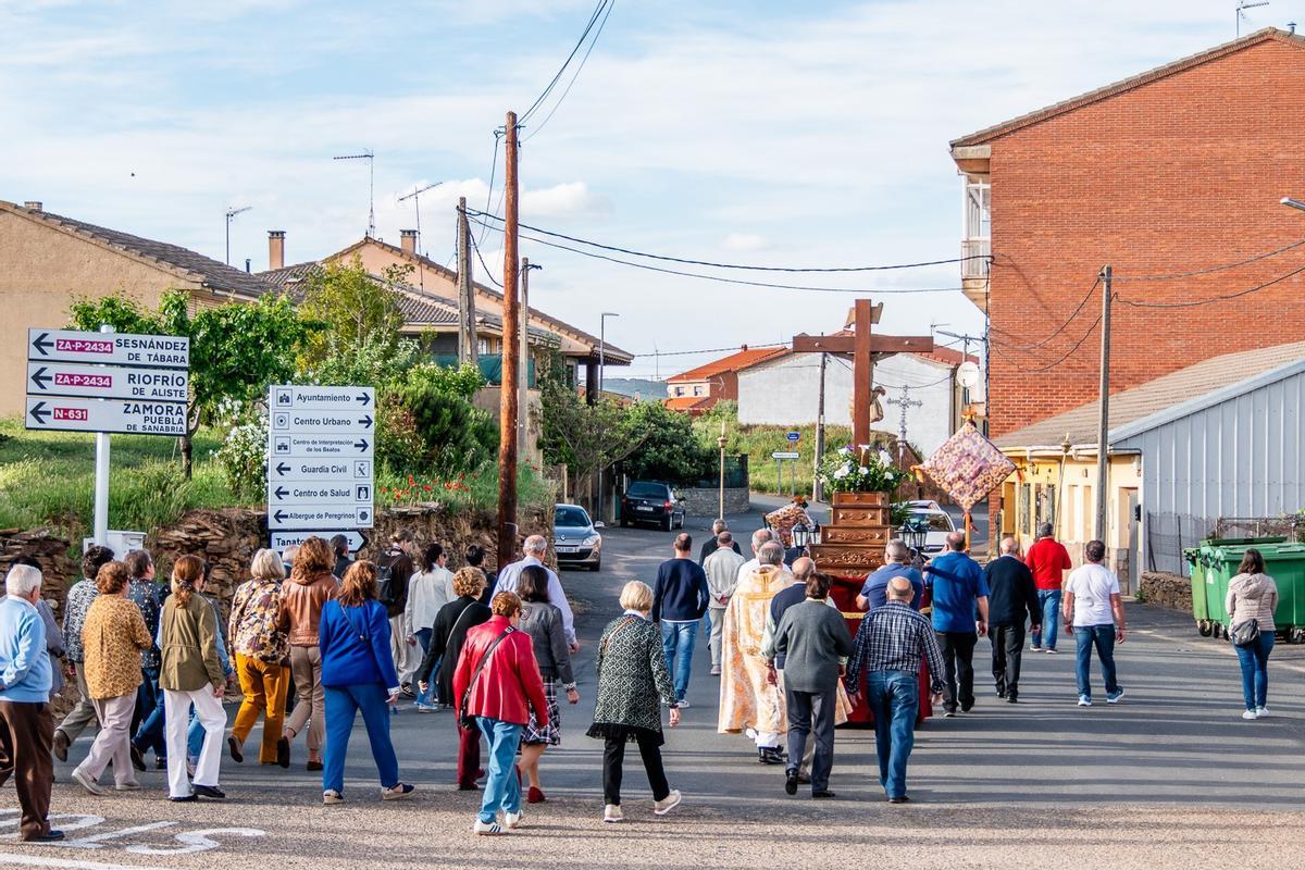 GALERÍA | Tábara venera al Bendito Cristo de la Capilla